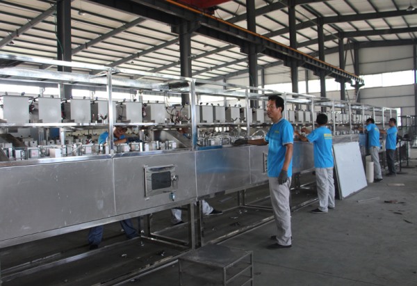 麻豆APP在线观看設備工人生產車間線展示